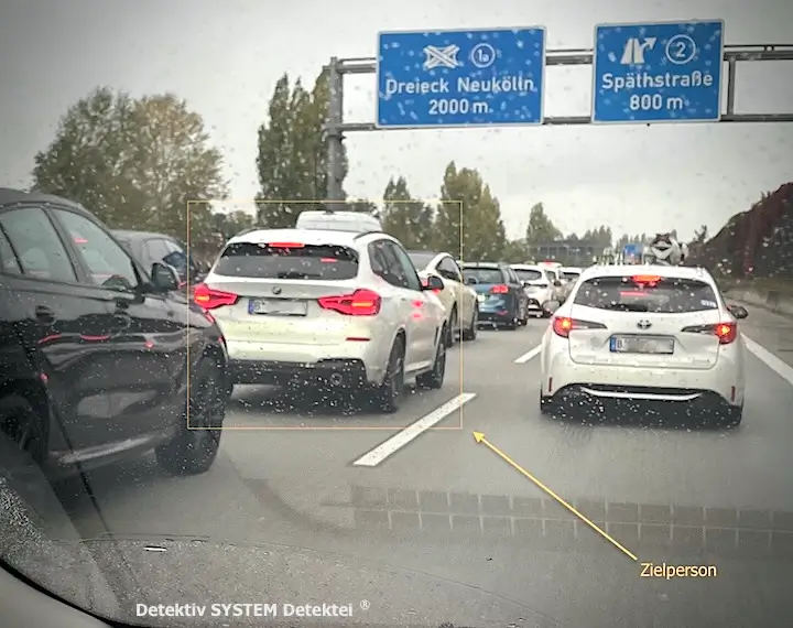 Fallbeispiel Arbeitsrecht: Zielperson werden schwere arbeitsrechtsrelevante Vergehen im Außendienst vorgeworfen. Detektiv SYSTEM Detektei ® beobachtet in Berlin. (Beispielfoto) Einsatzort Berlin: Detektiv SYSTEM Detektei observiert Zielperson mit Arbeitsrecht-Mandat