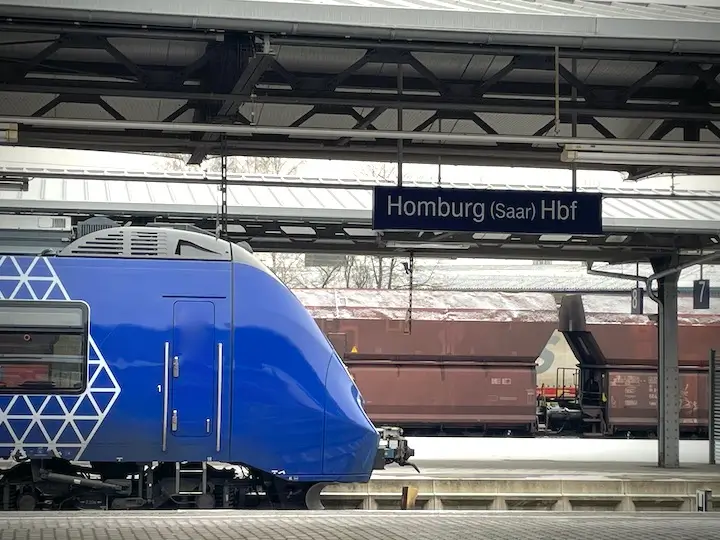 Bahnhof Homburg Saar: Detektiv SYSTEM Detektei ® reist zur Auftragsbesprechung an