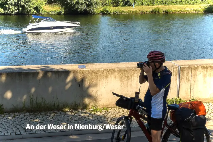 Anlassbezogene Observationsmaßnahme entlang des Weser-Radwegs. Detektiv SYSTEM Detektei ® stellt sich auf die jeweilige Observationssituation flexibel ein. (Beispielfoto/AI-generated) Einsatz der Detektive in Nienburg/Weser - es wird anlassbezogen observiert