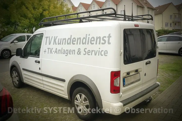 Detektei-Einsatzfahrzeug für verdeckte Beobachtung. Legende: TV Kundendienst