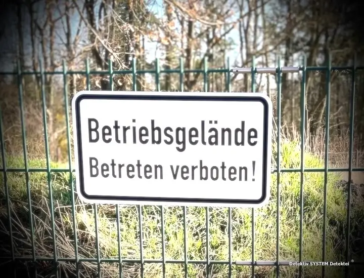 Die Wirtschaftsdetektei der DSD Detektiv SYSTEM Detektei ® GmbH ist anlassbezogen weit über den Main-Kinzig-Kreis im Auftragseinsatz. DSD Wirtschaftsdetektive sind international vernetzt. (Beispielfoto) Wirtschaftsdetektive der DSD Detektiv SYSTEM Detektei GmbH beobachten ein Betriebsgelände in Schlüchtern.